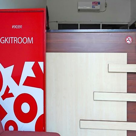 Oyo 90391 Gkitroom Karawang Exterior photo