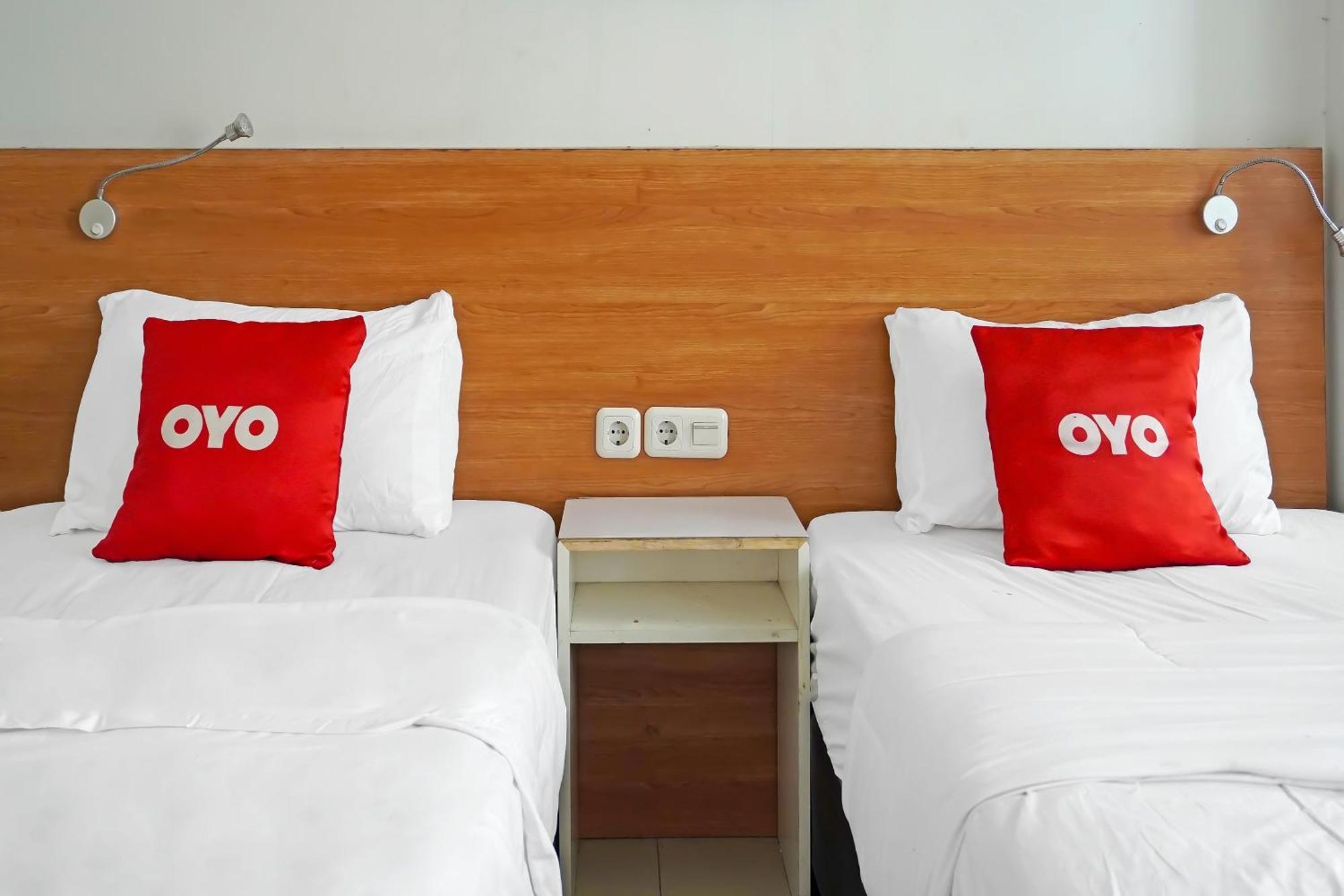 Oyo 90391 Gkitroom Karawang Exterior photo