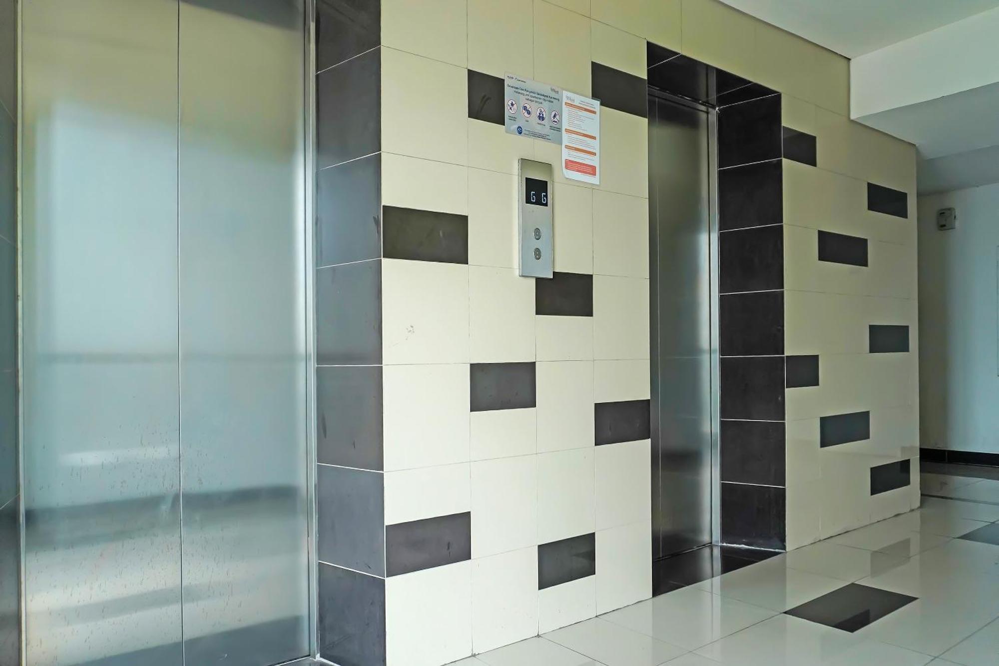 Oyo 90391 Gkitroom Karawang Exterior photo
